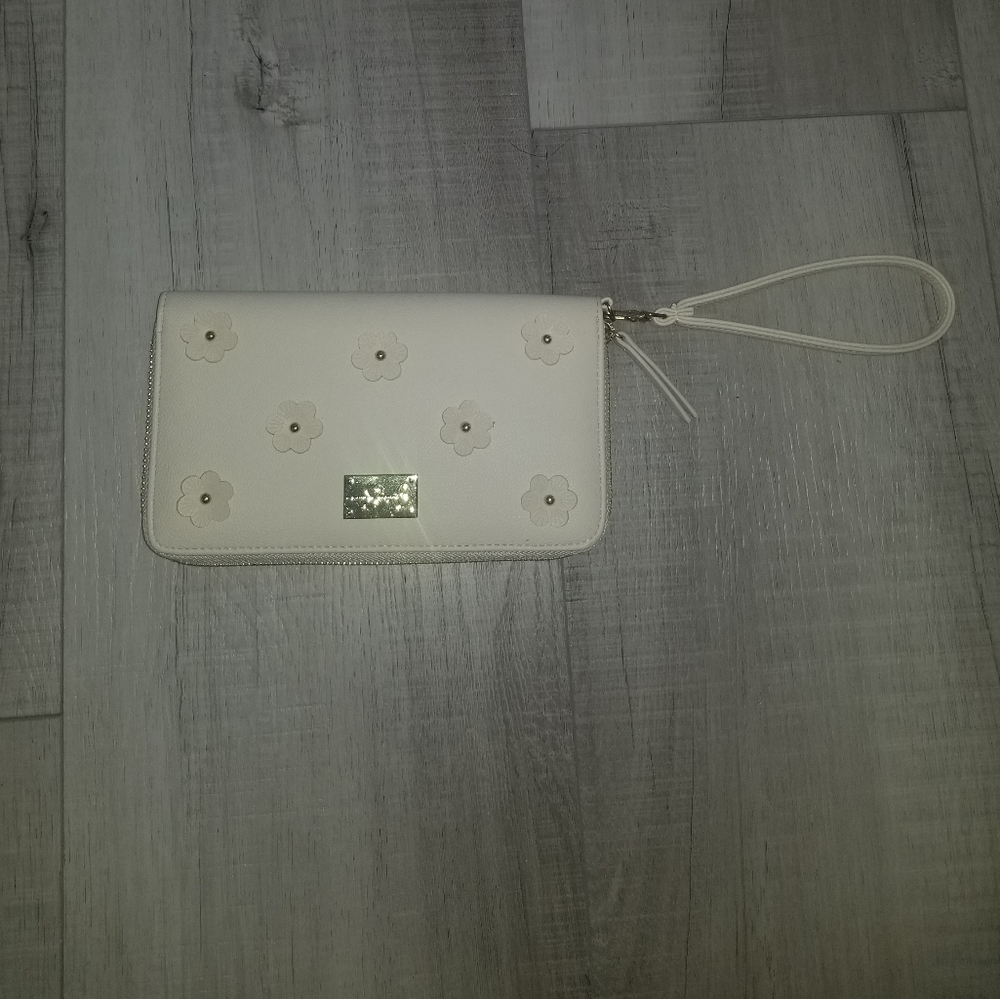 Jessica Simpson Wristlet